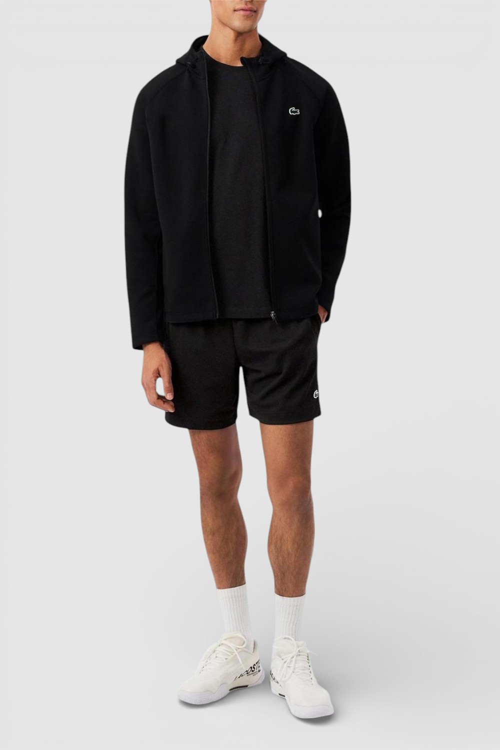 תמונת כל הלוק של מכנסיים קצרים